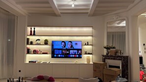 Interior - Luxury Haussmannian apartment in Passy (Paris)