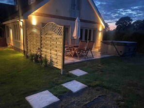 Talo, 2 makuuhuonetta, parveke | Terassi/patio