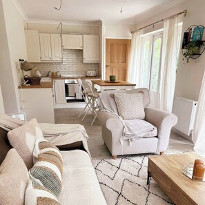 House, 2 Bedrooms, Balcony | Living area - Relaxing Retreat Near Norfolk Broads (Norwich)