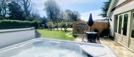 House, 2 Bedrooms, Balcony | Pool