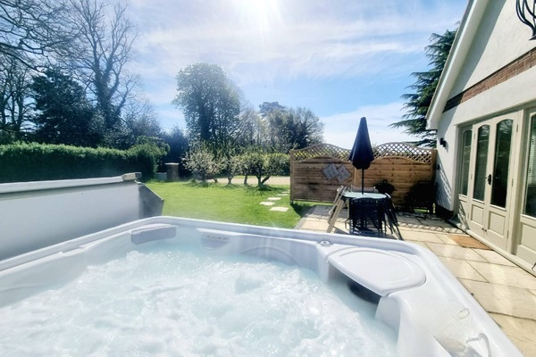 Maison, 2 chambres, balcon | Piscine