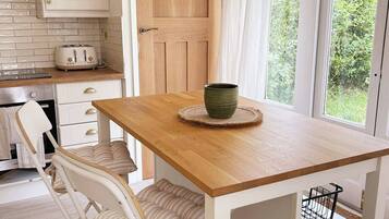 House, 2 Bedrooms, Balcony | Private kitchen