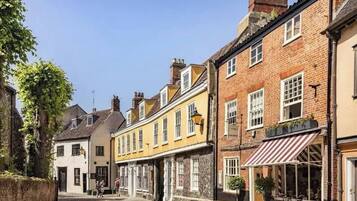 House, 2 Bedrooms, Balcony | Exterior