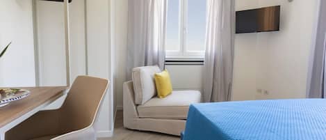 مكتب ومكواة/لوح كي وواي فاي مجانًا