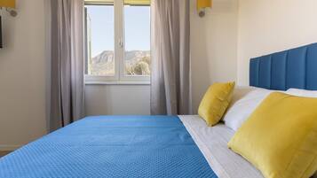 Apartment, 2 Bedrooms, Kitchen | Garden view