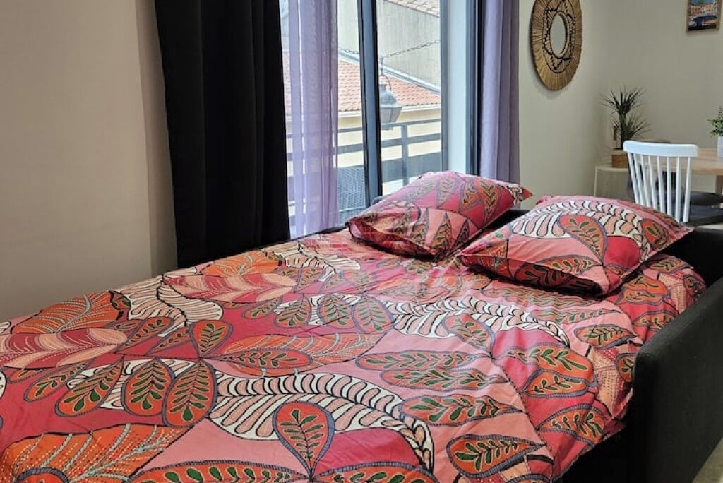 1 bedroom, bed sheets