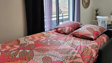 1 bedroom, bed sheets