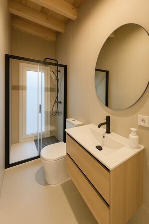 Shower, hair dryer, towels, soap - Sanbet Home Olletas (Málaga)