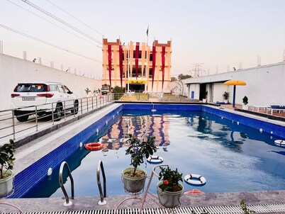 The Golden Nacre Palace