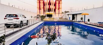 The Golden Nacre Palace