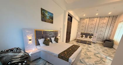 The Golden Nacre Palace