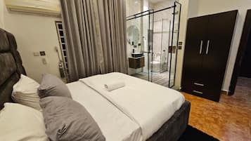 Junior Room, Balcony, City View