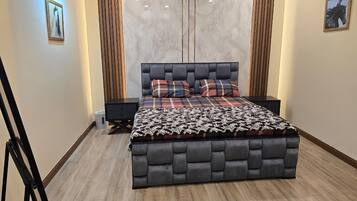 Iron/ironing board, Internet, bed sheets