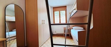 Iron/ironing board, free WiFi