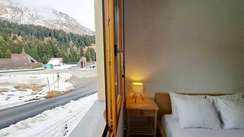 Iron/ironing board, free WiFi