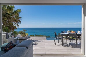 Outdoor dining - Villa de Standing / Vue 180° Mer / Piscine / 8P (Sausset-les-Pins)