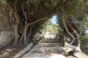 Property grounds - Exceptional Villa Heated Pool Beach Front (Carry-le-Rouet)