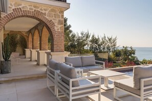 Terrace/patio - Villa de Luxe Front de Mer Avec Piscine villa Romanella (Carry-le-Rouet)