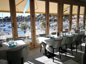 Dining - Flat Beach front Swimming Pool and Parking (Carry-le-Rouet)