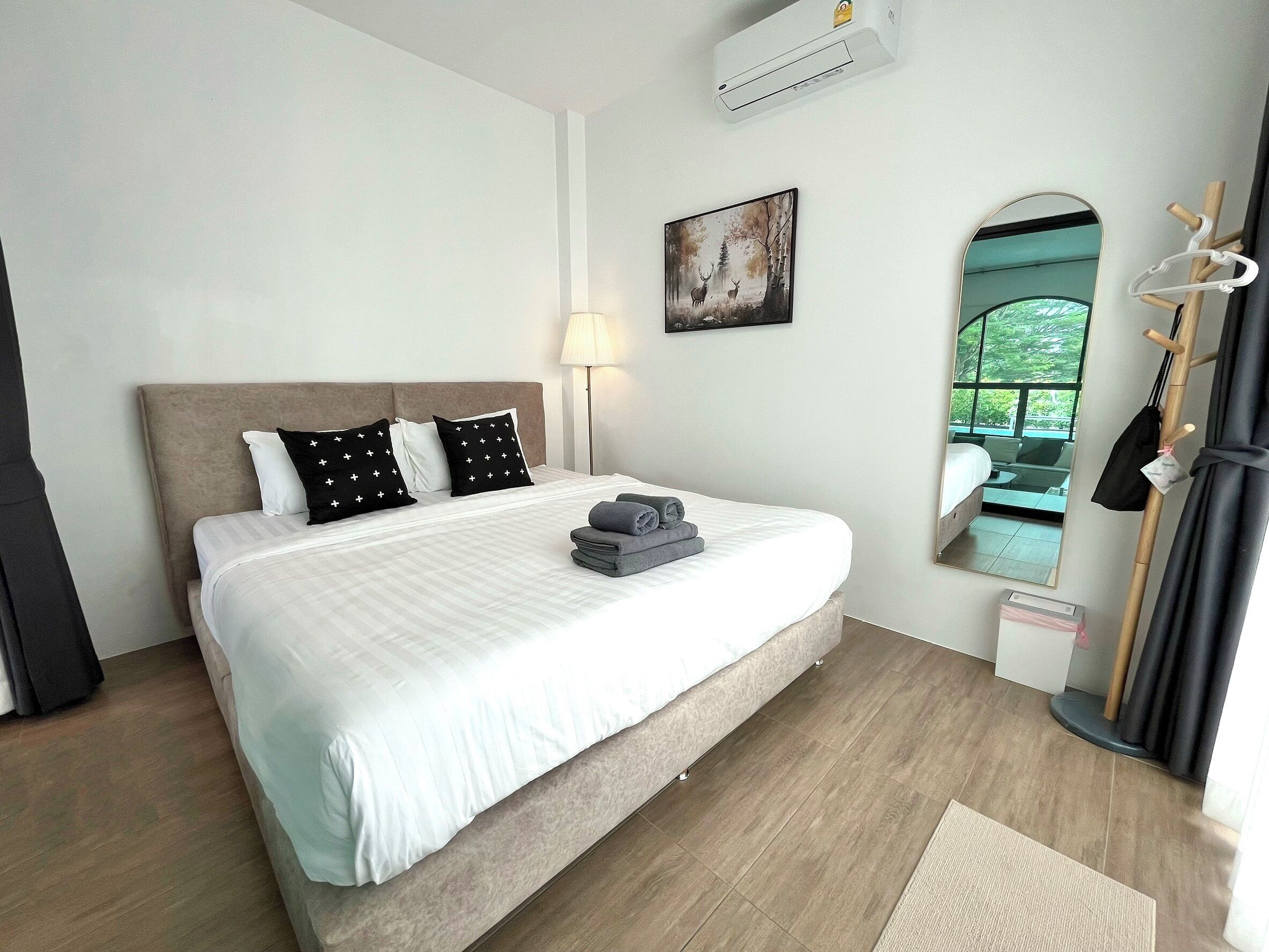 遮光カーテン、防音設備、WiFi (無料)