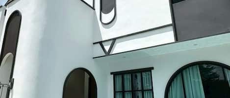 Standard Villa, 4 Bedrooms, Garden View | Blackout drapes, soundproofing, WiFi (free), individually decorated
