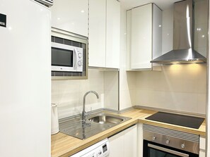 Refrigerador con freezer, cafetera/tetera, tetera/pava eléctrica