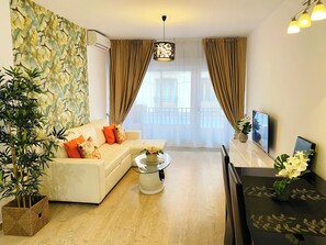 Superior Apartment, Balcony | Free WiFi, bed sheets - Palacio Apartments Madrid (Madrid)