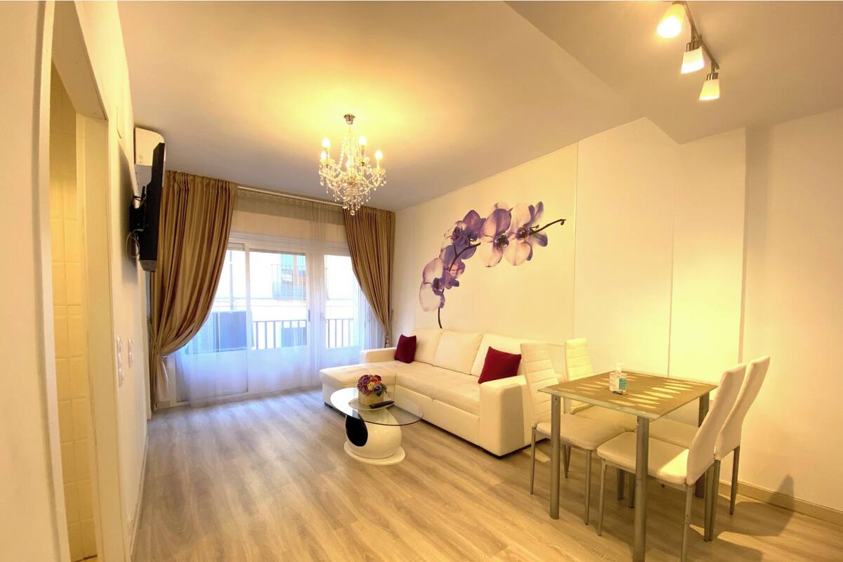 经典公寓 | 起居区 | 55-英寸纯平电视(配备有线频道)