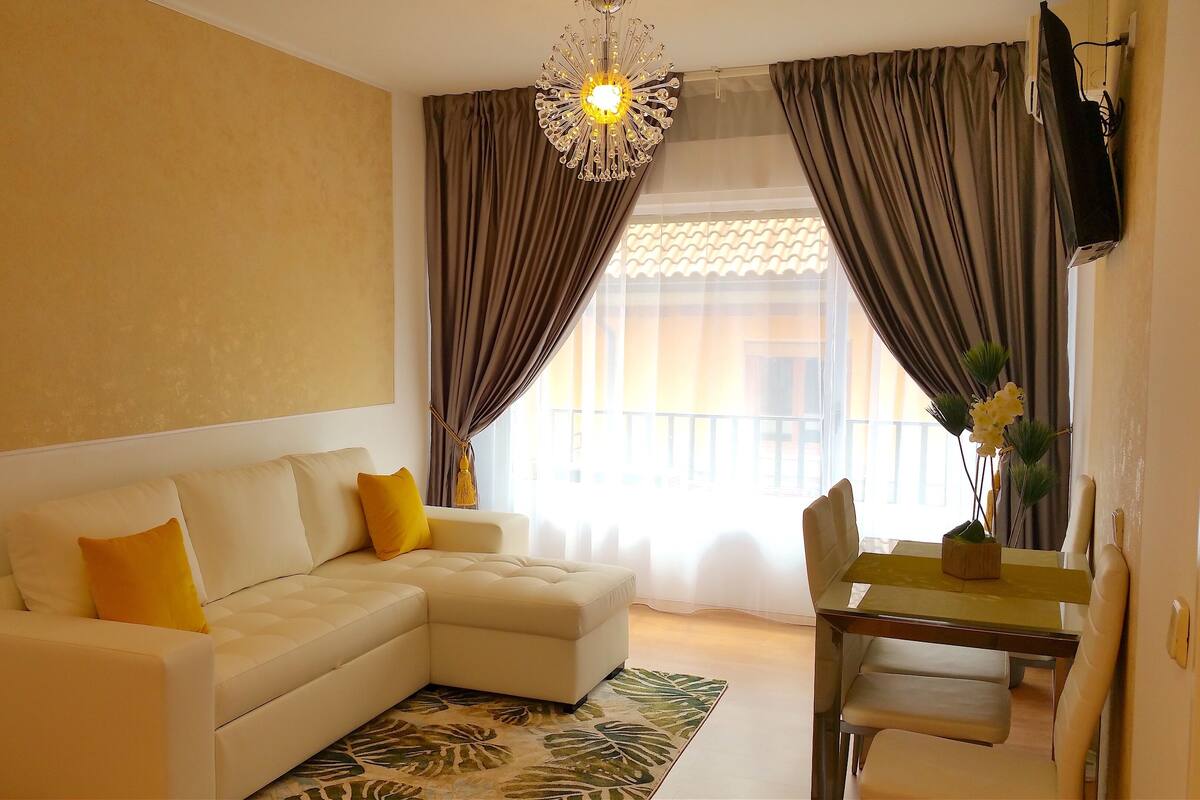 华丽公寓, 1 张双人床和 1 张沙发床 | 起居区 | 55-英寸纯平电视(配备有线频道)