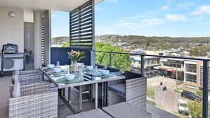 Outdoor dining - Oceanview Penthouse Caves Beach (Caves Beach)
