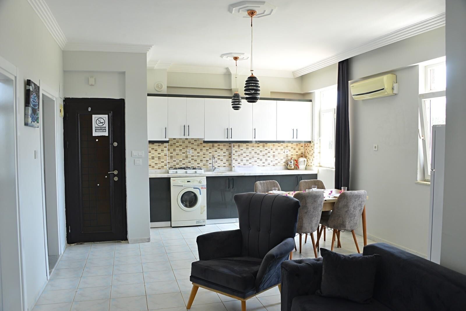 Apartamento standard, sacada | Cozinha privada | Geladeira, cooktop, cafeteira/chaleira