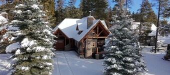 🏔️ NEW Luxury Custom Home: Private Hot Tub | Walk-to-Lift | Sleeps 10 ⛷️