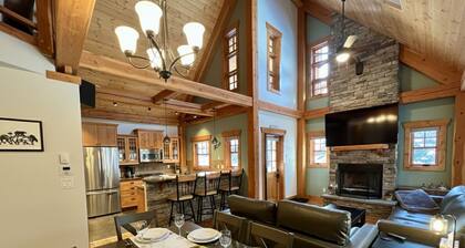 🏔️ NEW Luxury Custom Home: Private Hot Tub | Walk-to-Lift | Sleeps 10 ⛷️