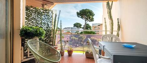 屋外ダイニングエリア