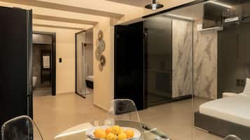 Desk, iron/ironing board, WiFi, bed sheets