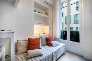 Interior - Charming Studio in the Heart of Nice with Wi-Fi and Air Conditioning (Nice)