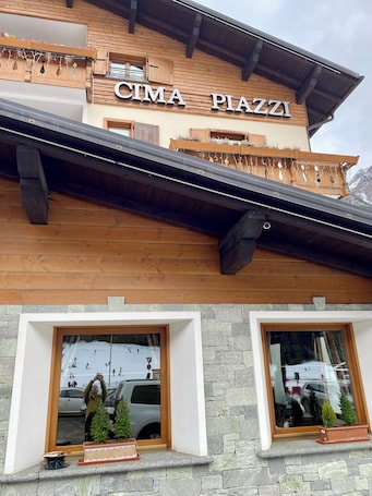 Rooftop terrace. Hotel Cima Piazzi