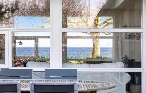 Romantic Waterfront Summerhouse with Stunning View