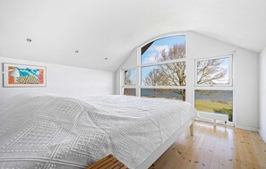 4 chambres, bureau, fer et planche à repasser, accès Internet