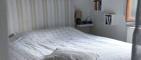 6 bedrooms, desk, travel cot, free WiFi