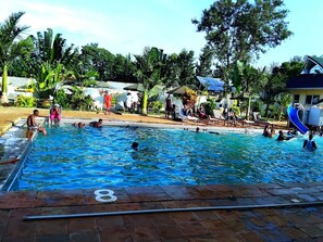 Hồ bơi ngoài trời 