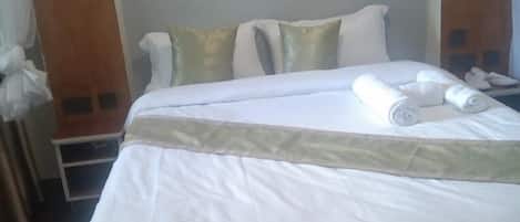 Deluxe Single Room | Soundproofing, free WiFi, bed sheets