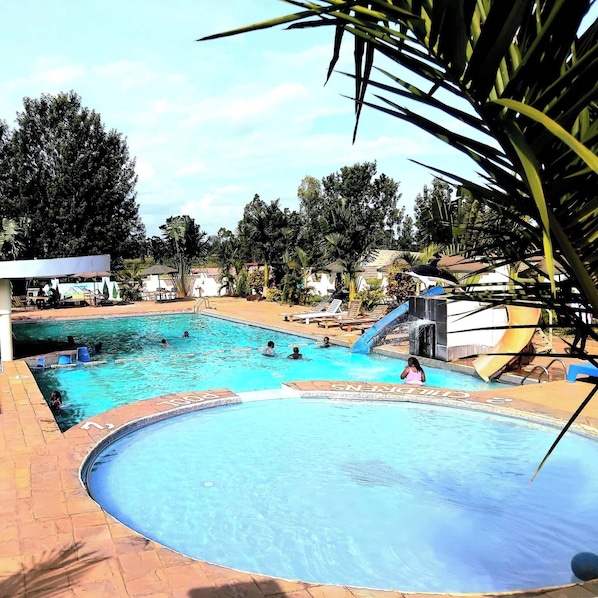 Outdoor pool - Silver Slopes Resort & Spa Kagio (Kagio)