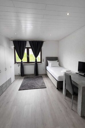 Comfort-Apartment, Stadtblick | Bügeleisen/Bügelbrett, kostenloses WLAN