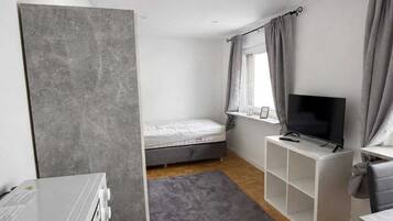 Comfort-Apartment, Stadtblick | Bügeleisen/Bügelbrett, kostenloses WLAN
