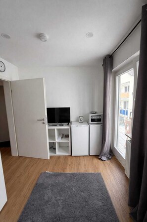Comfort Apartment, City View | Interior - Frankfurt West Family Stay (Kelsterbach)