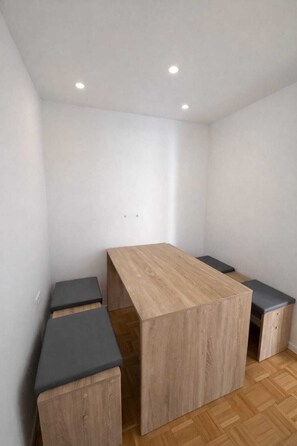 Comfort Apartment, City View | Dining - Frankfurt West Family Stay (Kelsterbach)