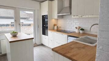 Comfort-Apartment, Stadtblick | Eigene Küche