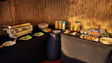 Free daily buffet breakfast