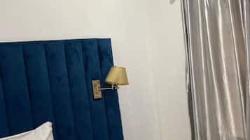 Ducha, toallas, jabón, papel higiénico